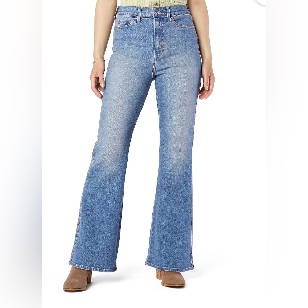 Signature by Levi Strauss & Co Women’s high rise  jeans blue